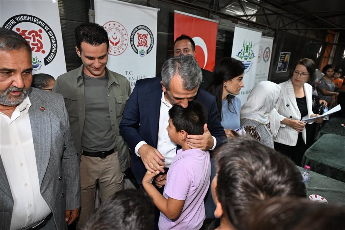 Vali Sezer, Yıldırım Hacı Sarraf Mahallesi\'nde Vatandaşlarla Buluştu