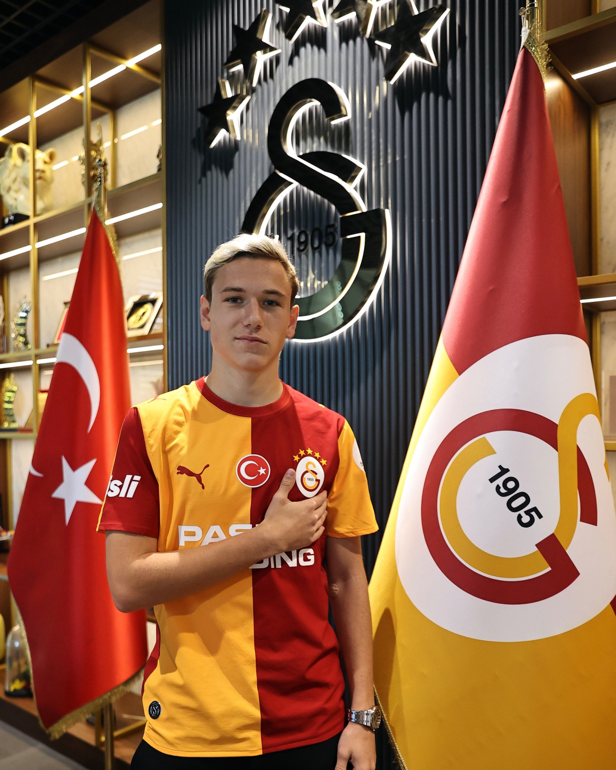 Galatasaray, Batrakov\'u Kadrosuna Kattı