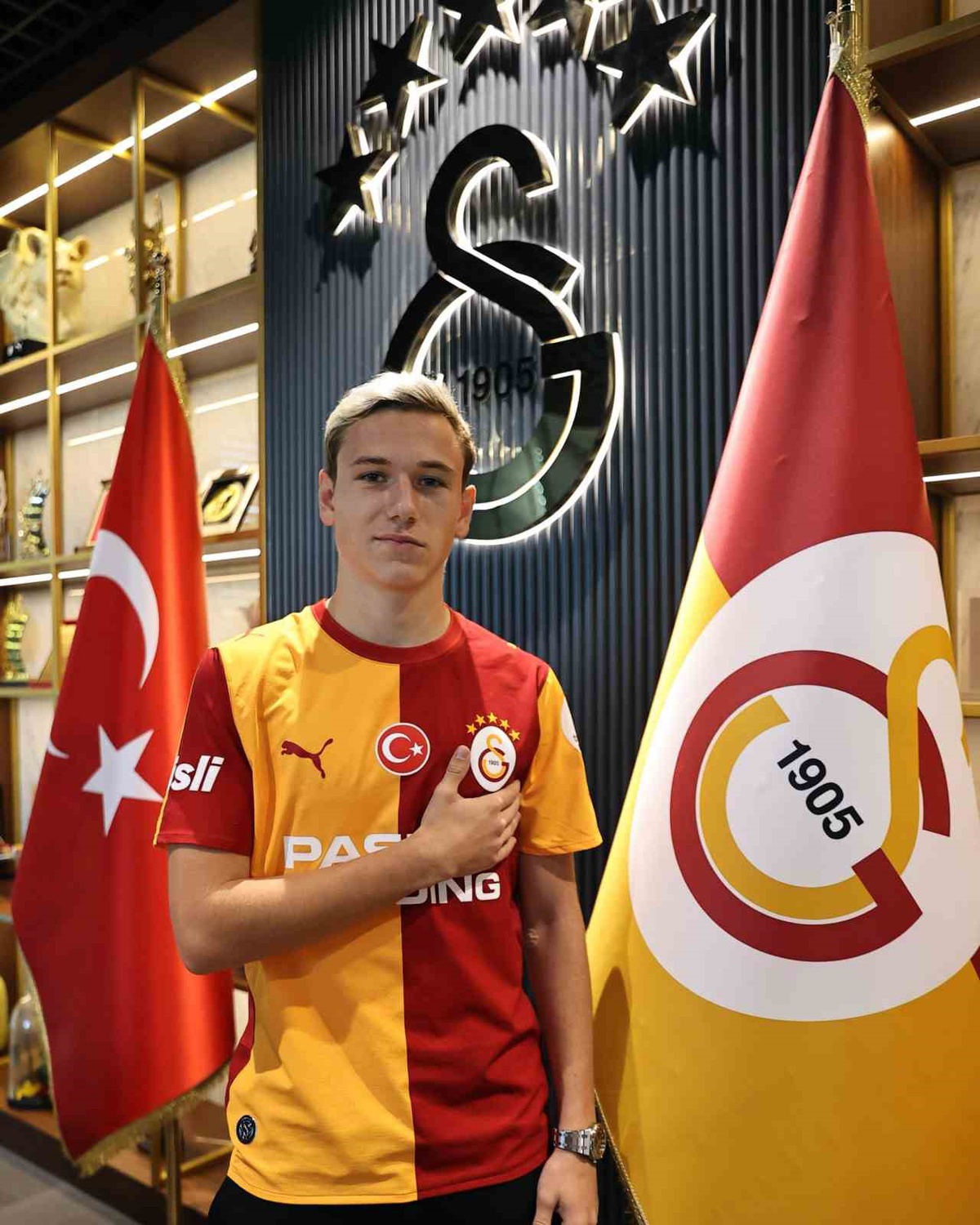Galatasaray, Aleksei Batrakov\'u Transfer Etti