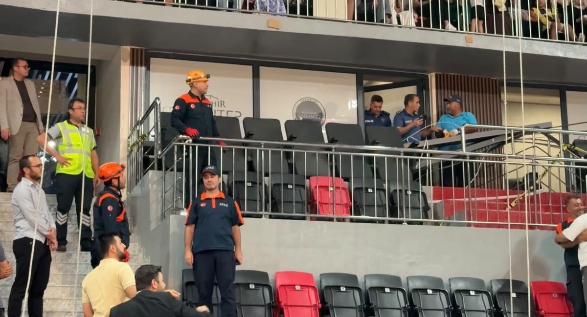 Gaziantep\'te Tribün Dekorasyonu Düştü: 7 Yaralı