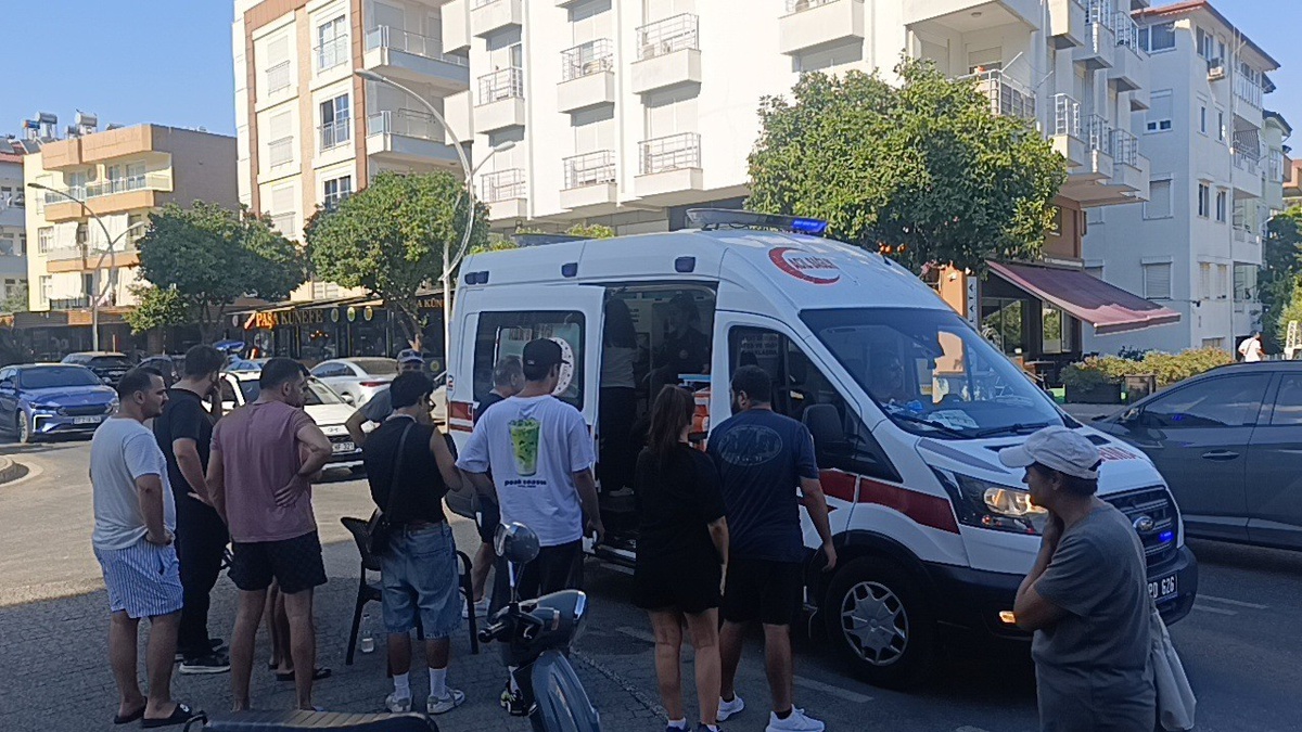 Motosiklet ve Hafif Ticari Araç Çarpıştı
