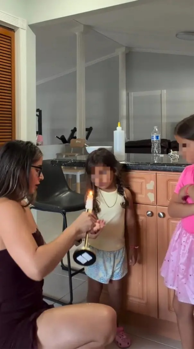 Influencer olmak uğruna akılalmaz vahşet! Evini ateşe verdi, çocuklarına sıcak mum döktü