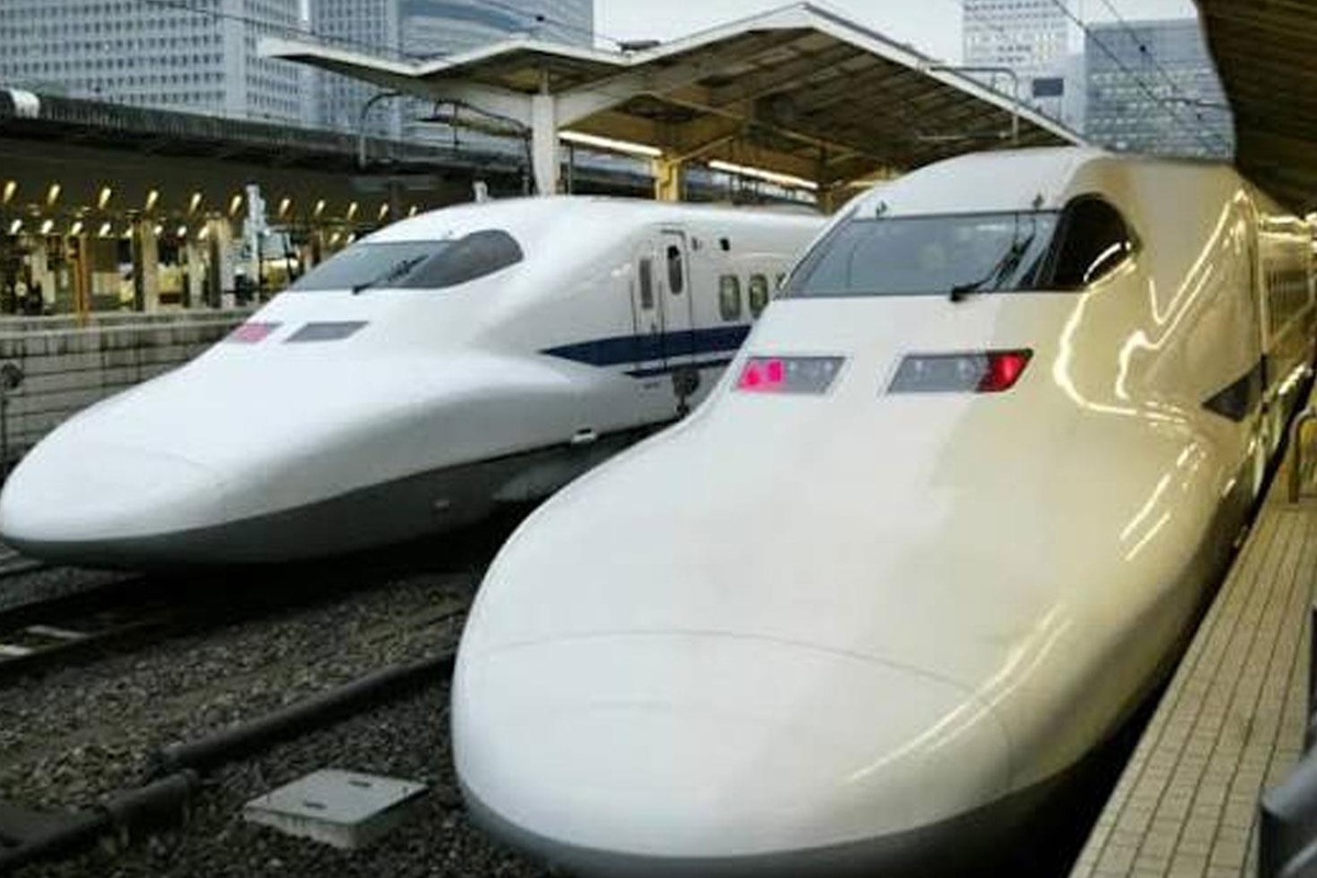 Japonya\'da hızlı trenin çarptığı 4 işçi hayatını kaybetti
