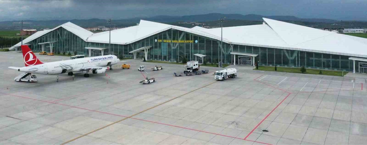 Kars Harakani Havalimanı\'nda Yoğun Trafik