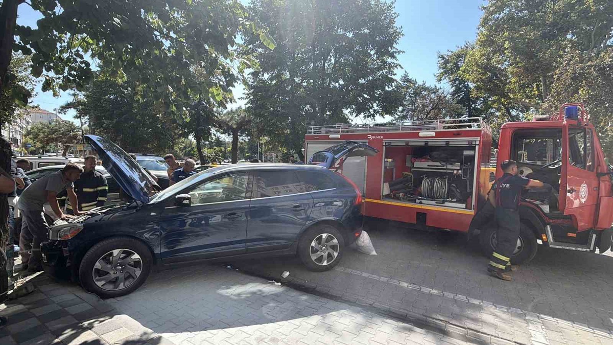 Kırklareli\'nde Otomobilde Yangın Paniği