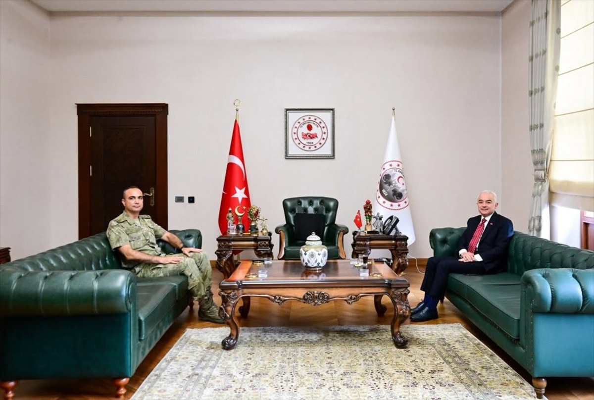 Vali Turan\'dan Tuğgeneral Sarp\'a Ziyaret