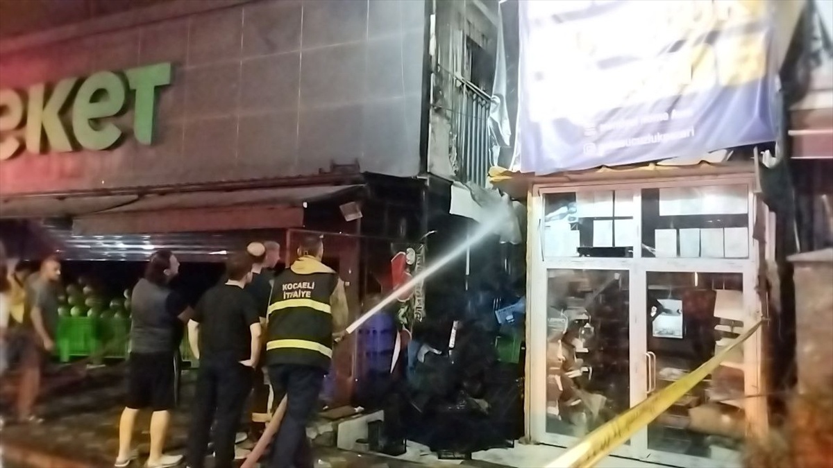 Gebze\'de Market Yangını
