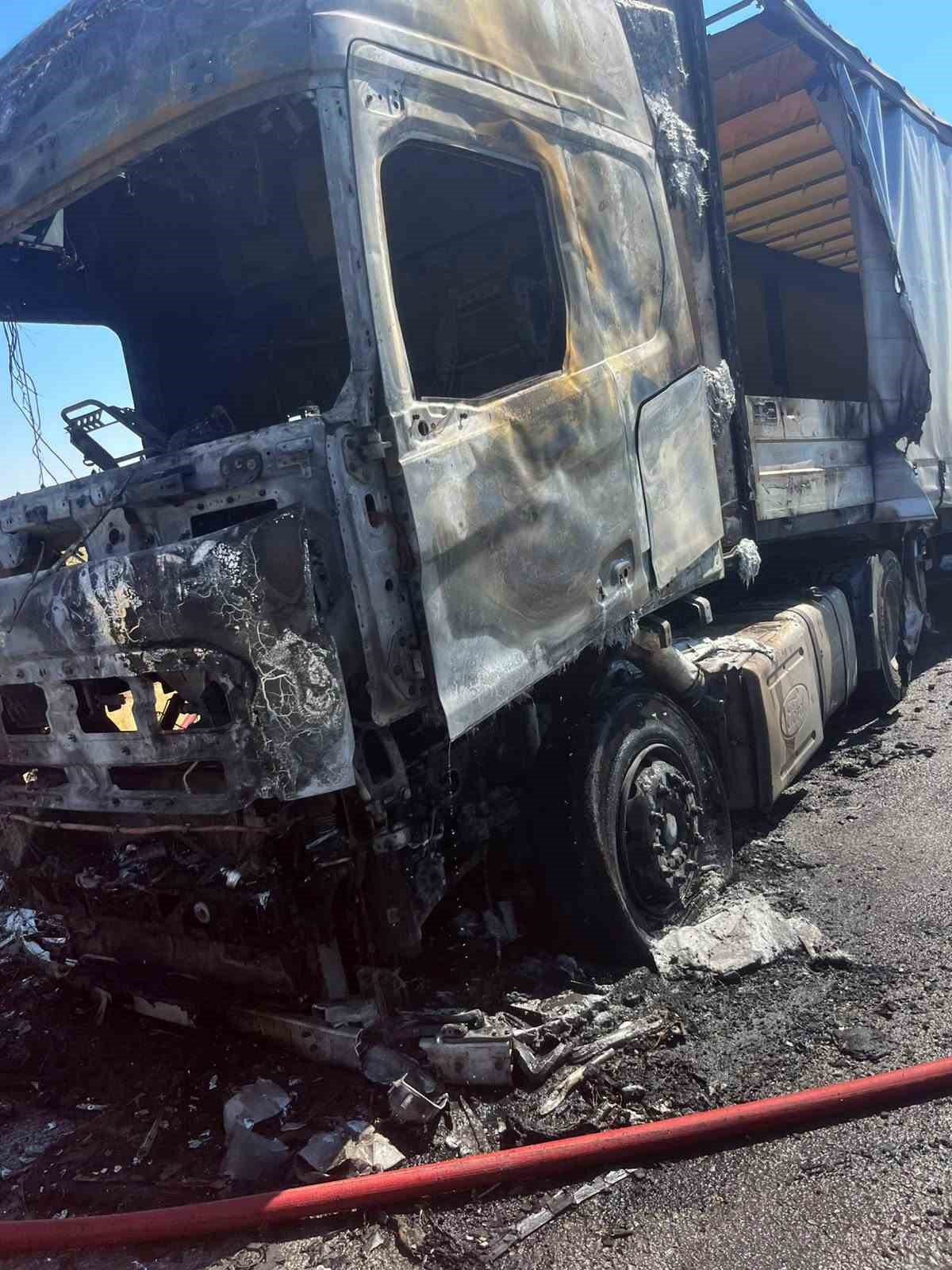 Karapınar\'da Tır Yangını: Sürücü Son Anda Kurtuldu
