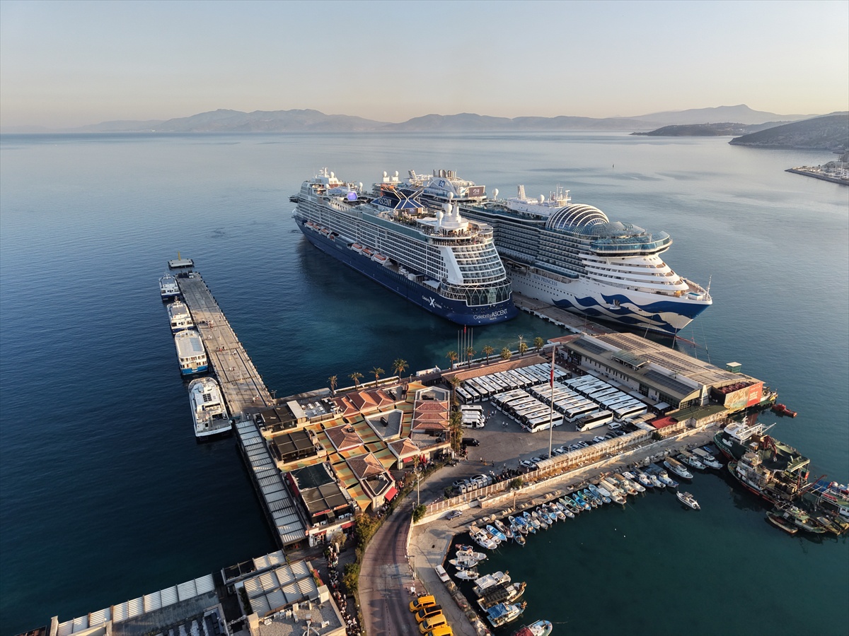 Kruvaziyerlerle Kuşadası\'na 8.200 Turist Geldi