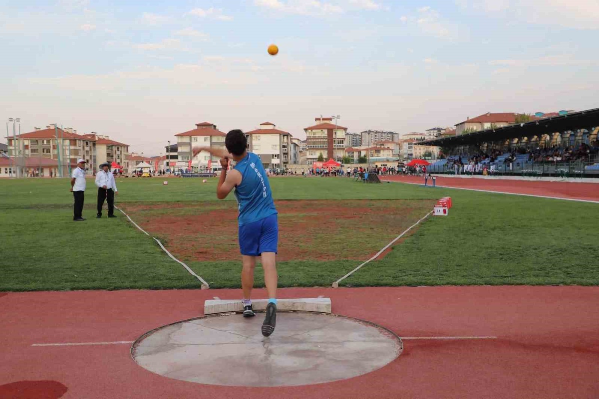 30 Ağustos Zafer Kupası U18 Atletizm Şampiyonası Tamamlandı