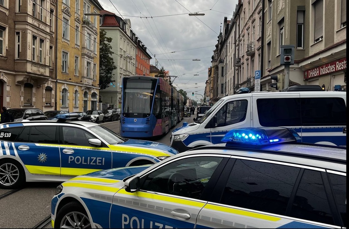 Münih\'te polis, Softair silah taşıyan 14 yaşındaki Türk gencini vurdu