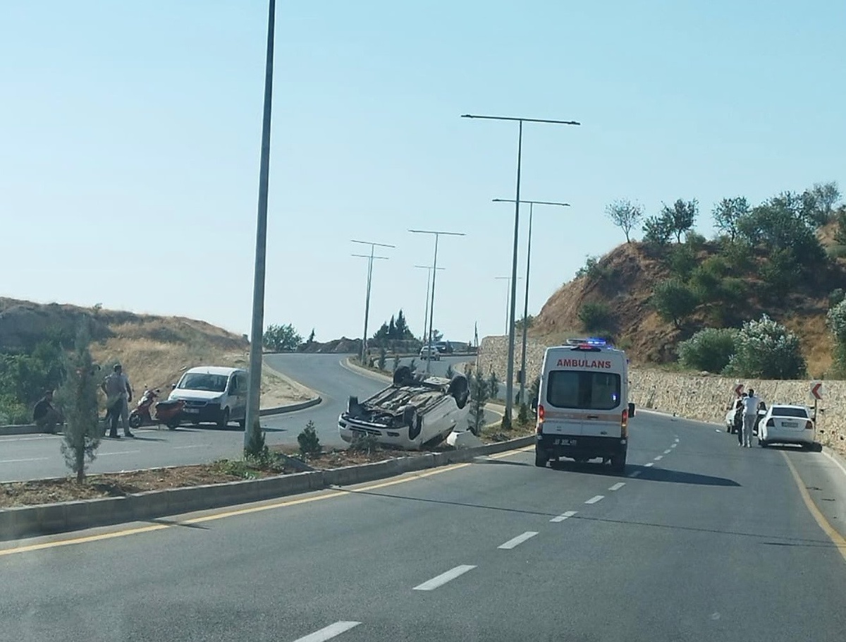 Adıyaman\'da Otomobil Takla Attı