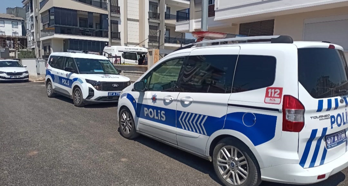 Polis memurunun sır dolu ölümü! 3 gün önce taşındığı evinde başından vurulmuş halde bulundu