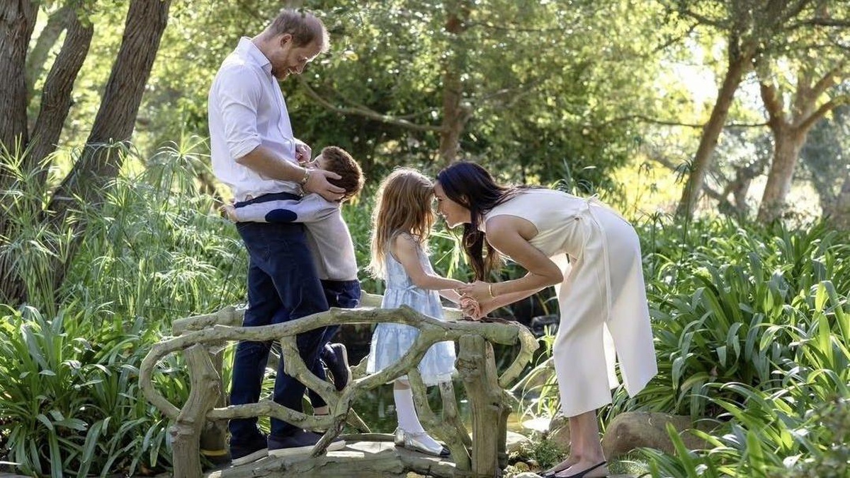 Prens Harry ve Meghan İngiltere\'ye Dönüyor