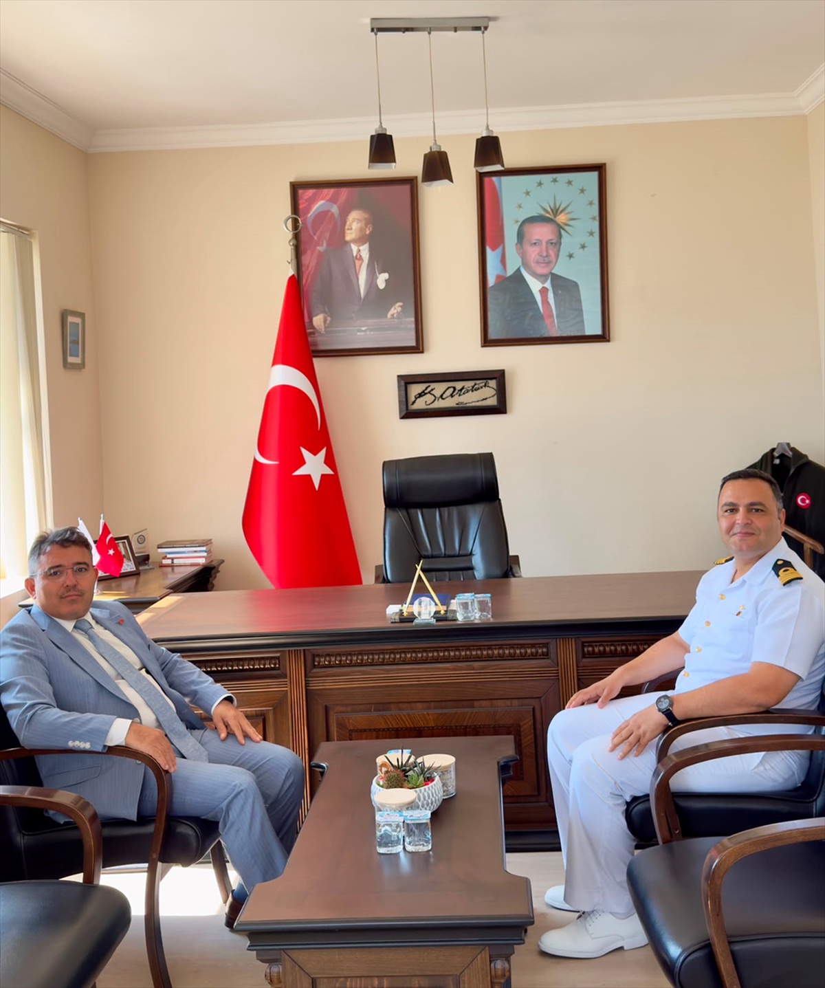 Yarbay Orhan Öğrenci\'den Kaymakam Kaya\'ya Ziyaret
