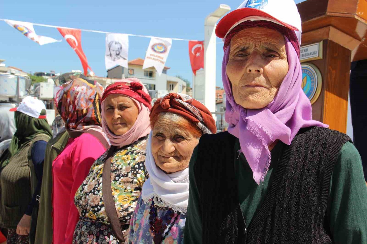 Selendi\'de 113 Kadın Üreticiye Süt Soğutma Tankı Desteği