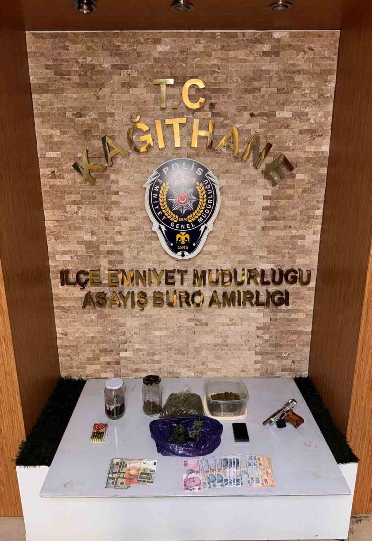 Şişli\'de Uyuşturucu Operasyonu: 2 Gözaltı