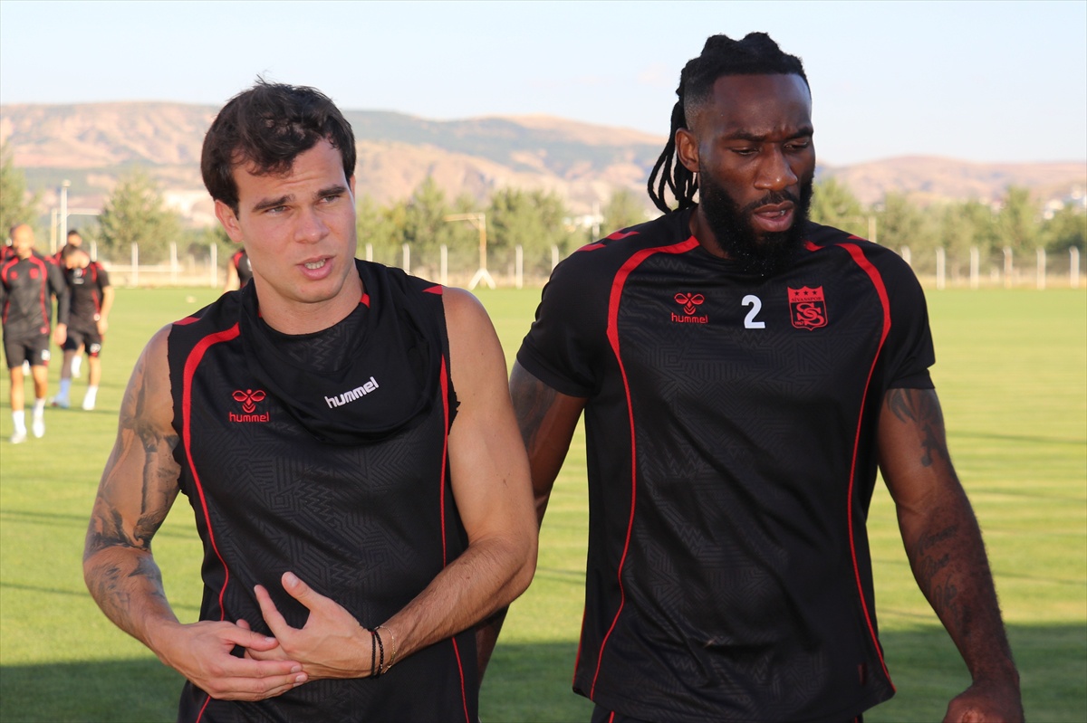 Sivasspor\'da Süper Lig\'den Ciddi Teklifler