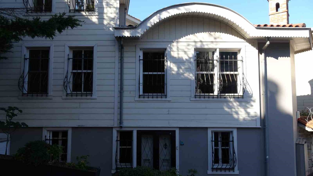 Can Dündar\'ın El Konulan Evi Görüntülendi