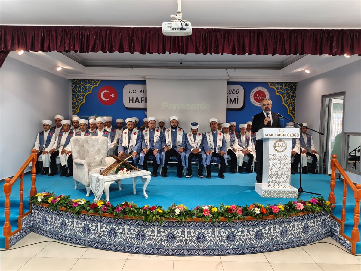 Almus\'ta Hafızlık İcazet Töreni