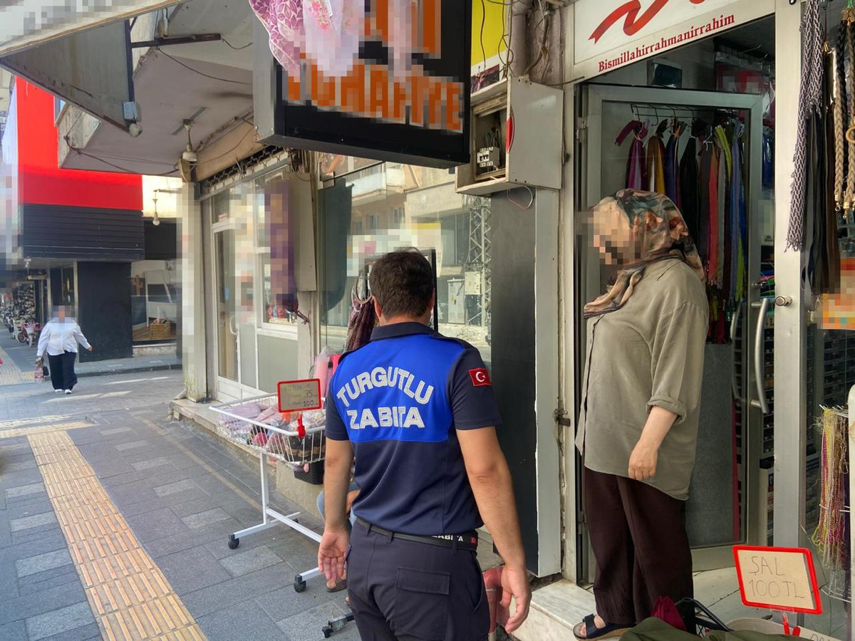 Turgutlu zabıtasından ve İlçe Emniyet Müdürlüğü ekiplerinden kaldırım işgali denetimi
