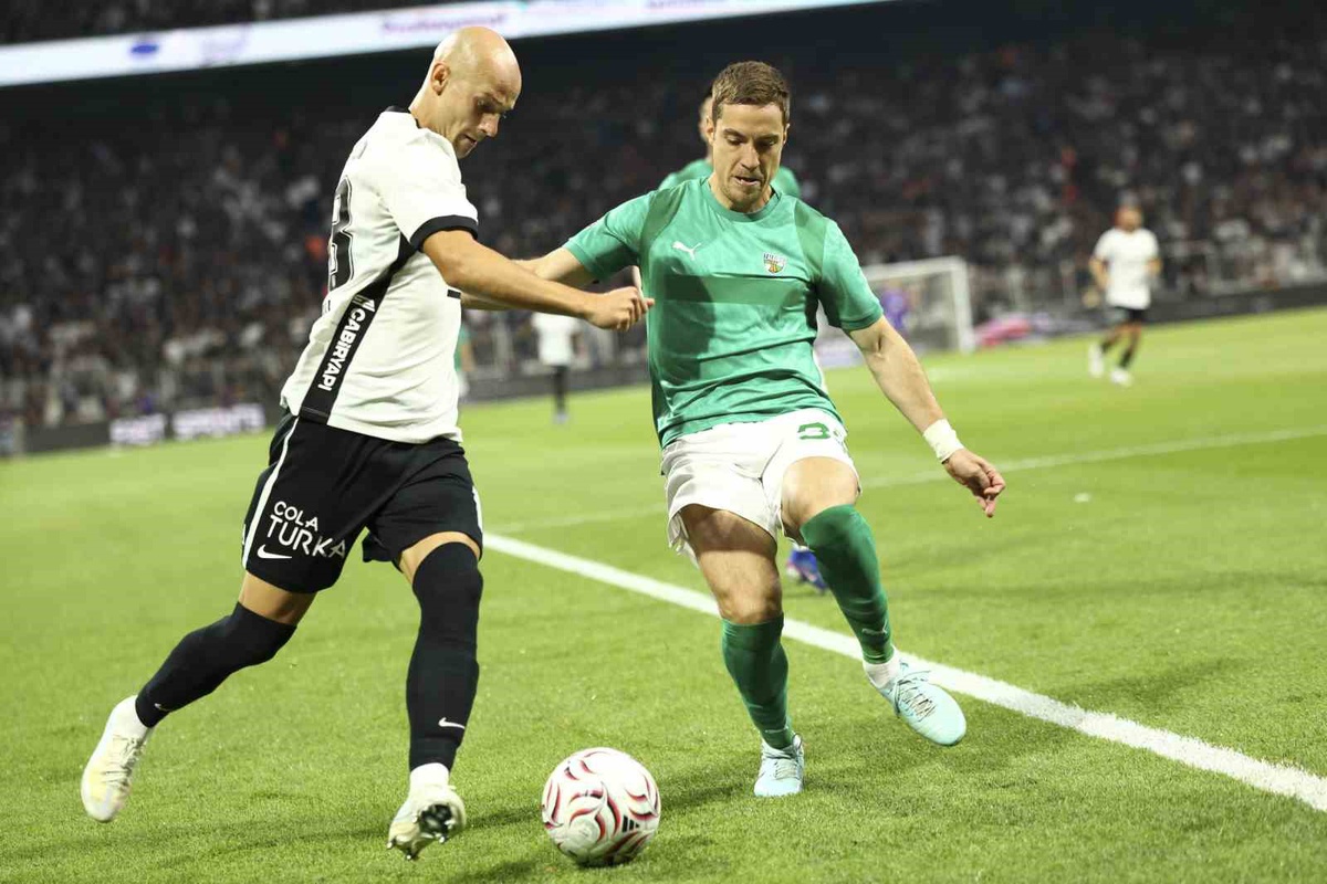Beşiktaş, Zalgiris\'e Karşı 2-0 Önde