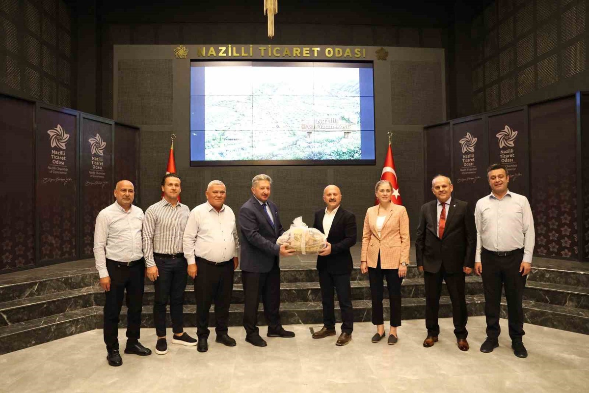 Vali Varol Nazilli Ticaret Odası\'nı Ziyaret Etti