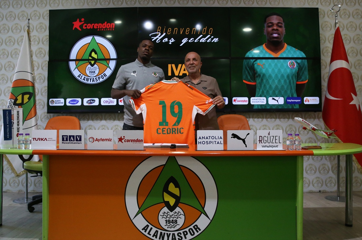 Alanyaspor Ivan Cedric ile Anlaştı
