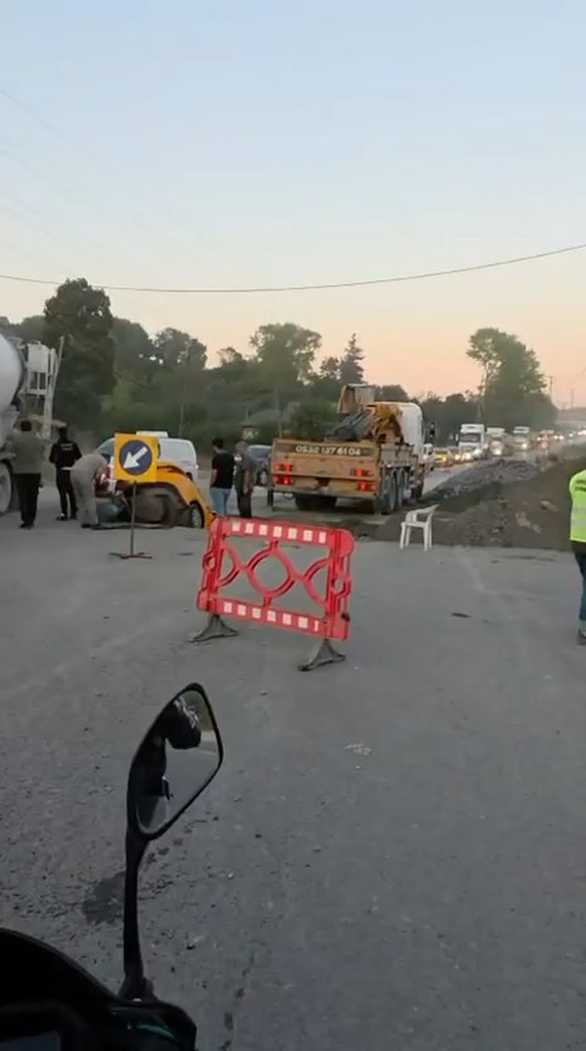 Taksi Çukura Düştü, Şoför Yaralanmadı