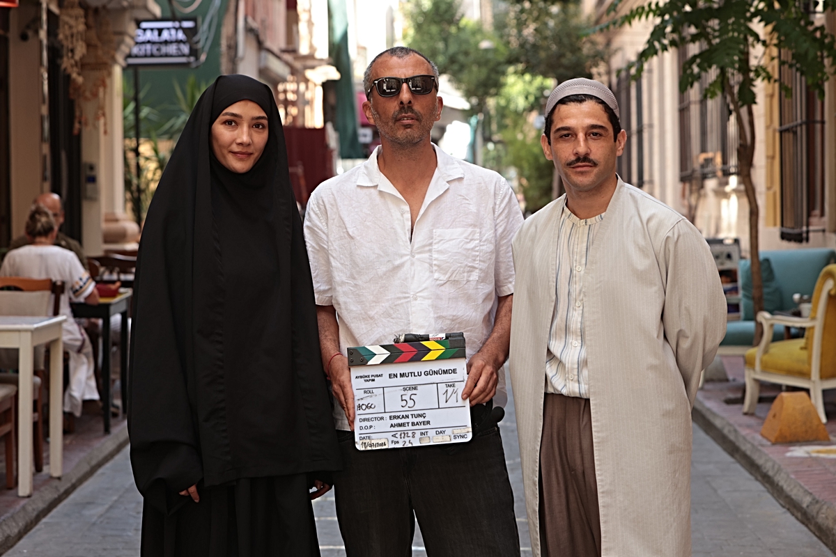 Aybüke Pusat\'ın Yeni Filmi: En Mutlu Günümde