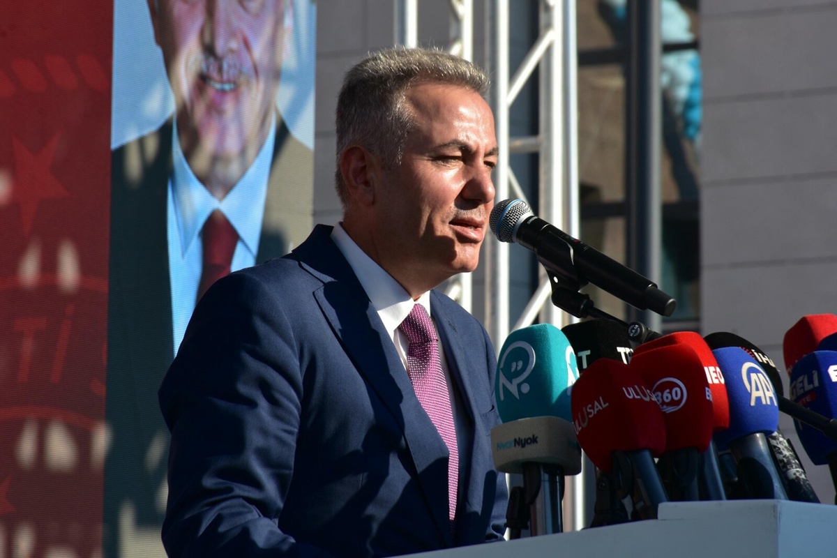 İzmir\'e 1800 Yataklı Tınaztepe Şehir Hastanesi Müjdesi