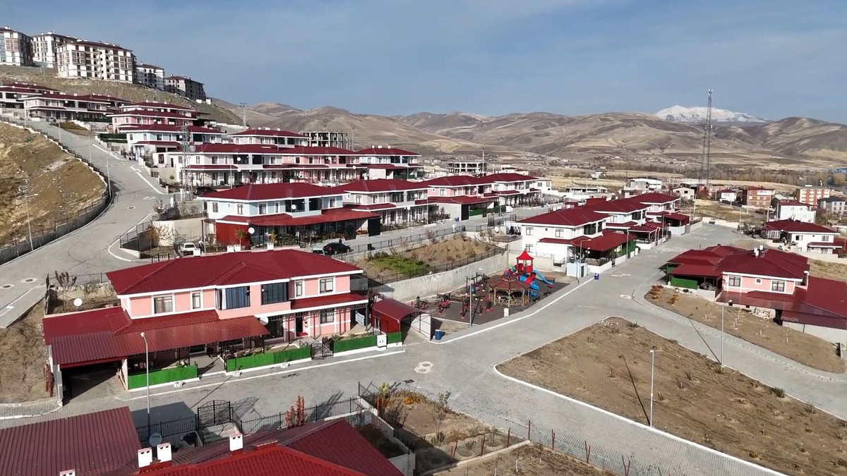 Ahıska Türklerine Bitlis\'te Kalıcı Yuvalar Teslim Ediliyor