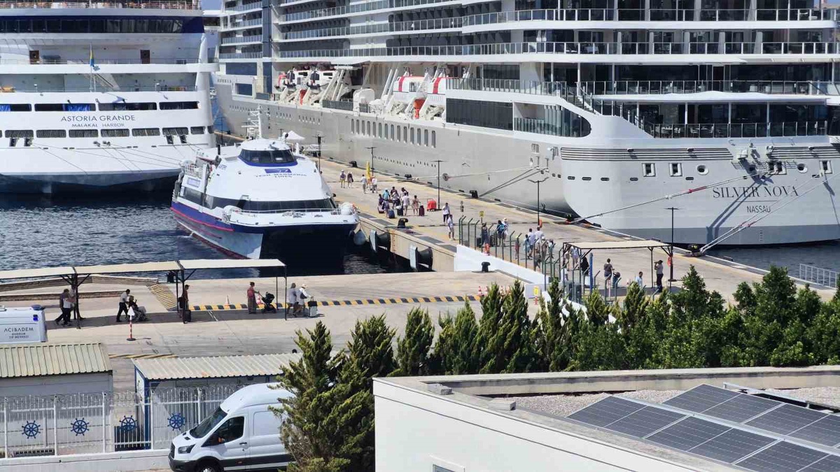 Bodrum\'a Lüks Yolcu Gemileri Geldi