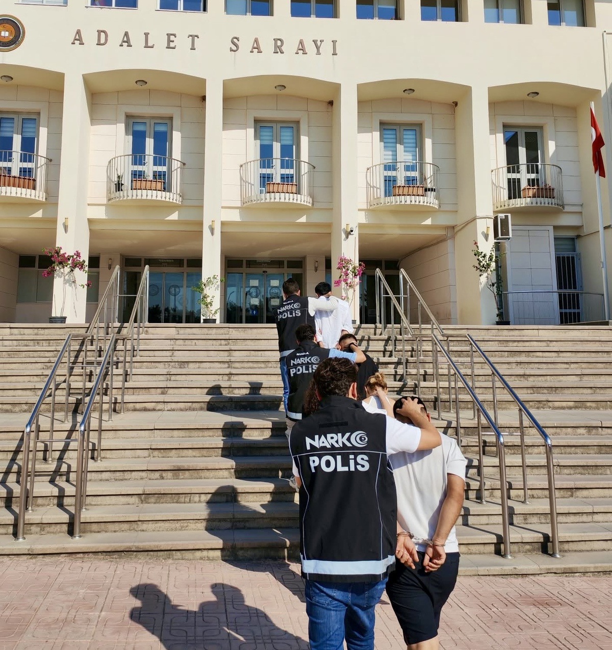 Bodrum\'da Uyuşturucu Operasyonu: 3 Şüpheli Tutuklandı