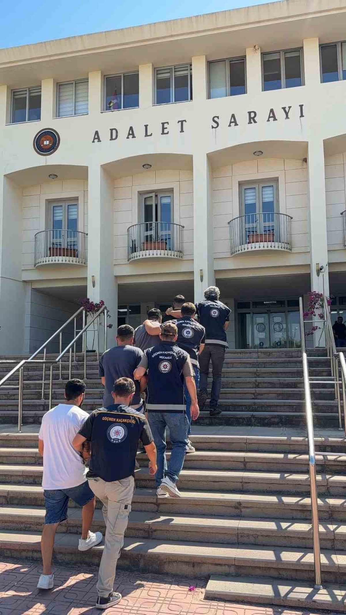 Muğla\'da Göçmen Kaçakçılarına Operasyon