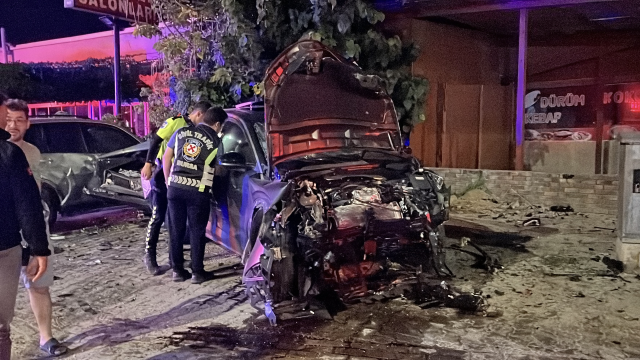 Bursa'da feci kaza: 2 ölü, 3 yaralı