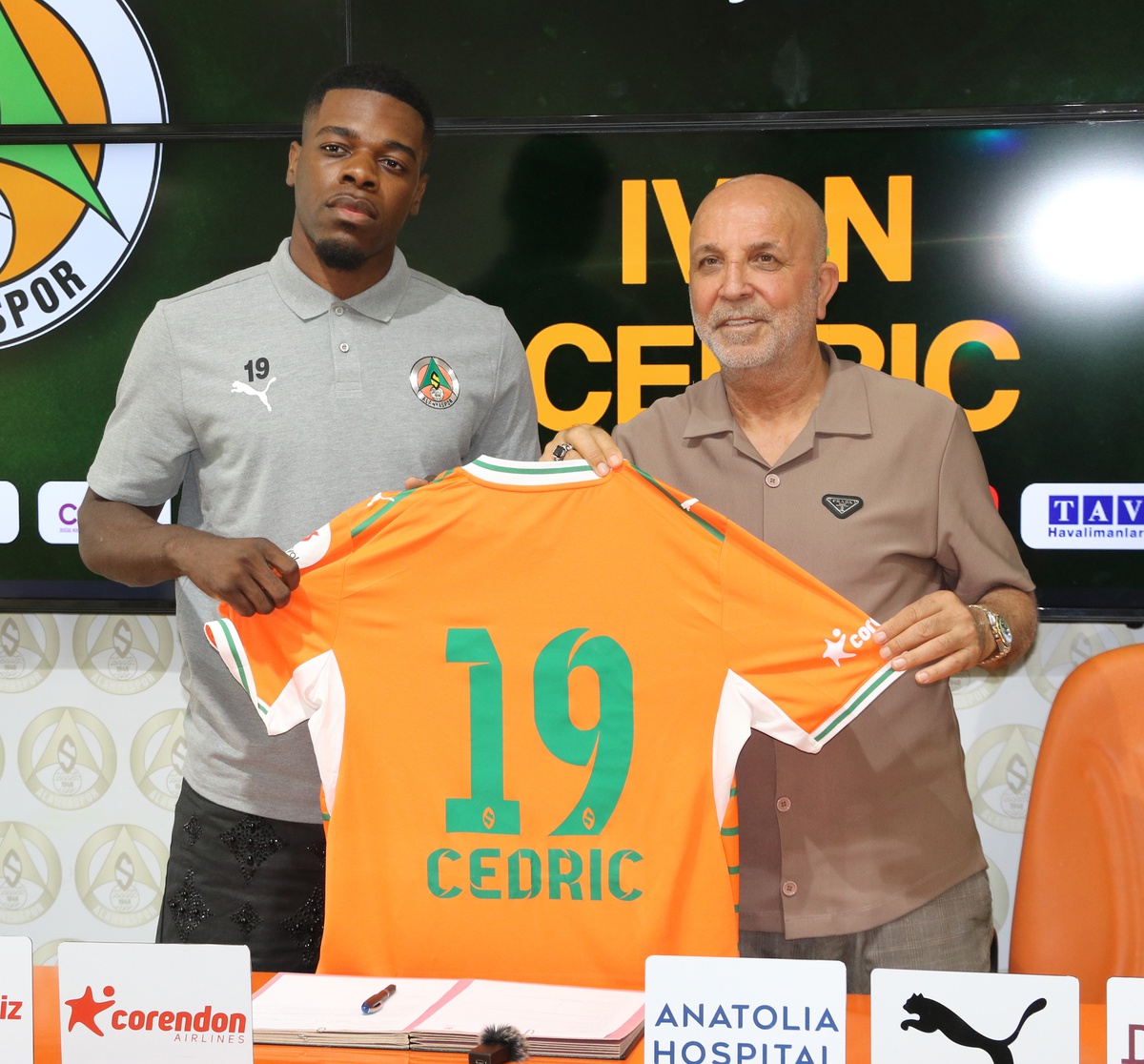 Alanyaspor Ivan Cedric\'i Transfer Etti