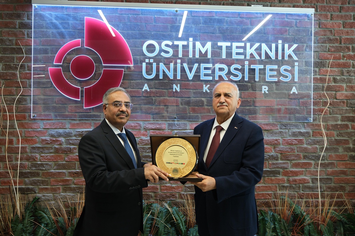 D8 Genel Sekreteri Ankara\'da Görüşmelerde Bulundu