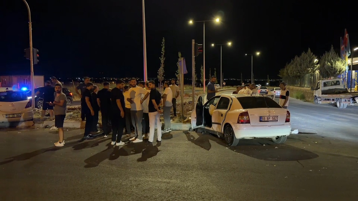 Diyarbakır-Mardin Yolunda Kaza: 7 Yaralı