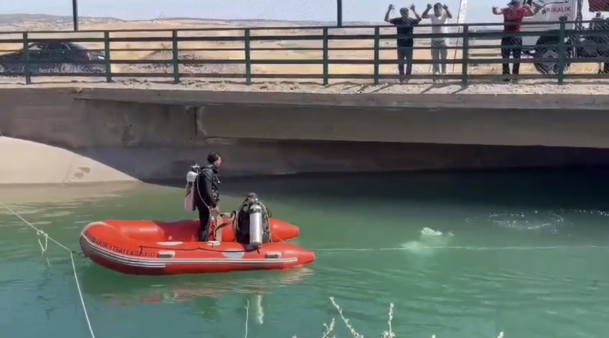Eğil\'de otomobil sulama kanalına düştü