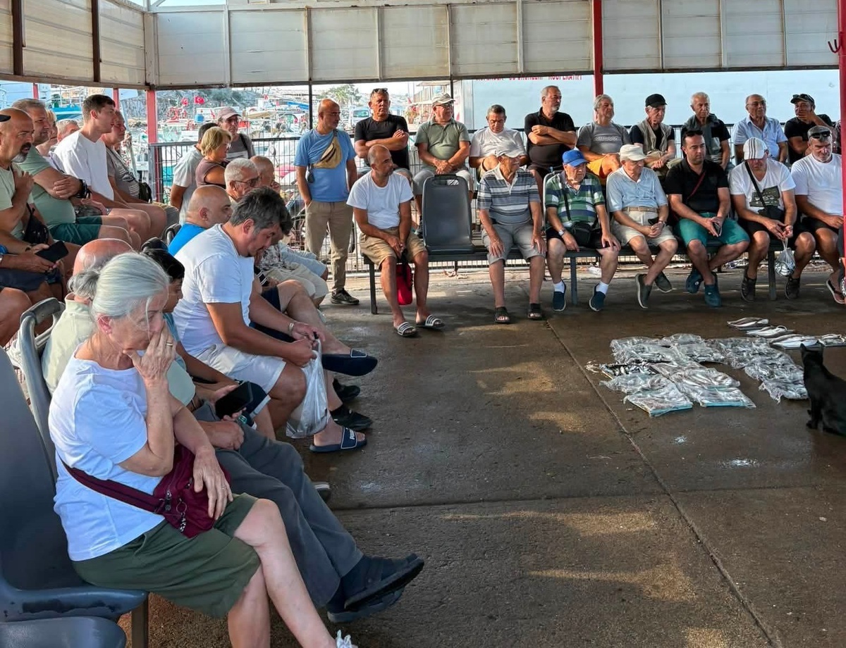 Erdek\'te Balık Mezadı Heyecanı