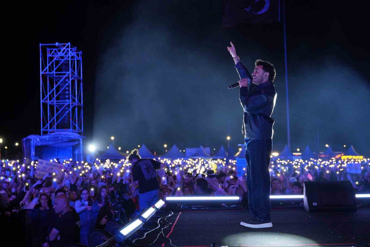 Buray Erzurum\'da Festival Coşkusunu Doldurdu
