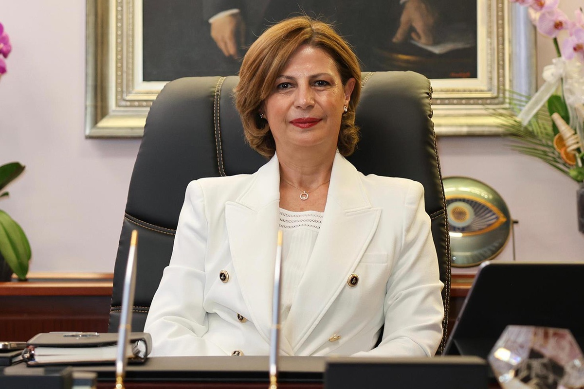Eskişehir Büyükşehir Belediye Başkanı Ünlüce, Yeni Parti\'ye geçti