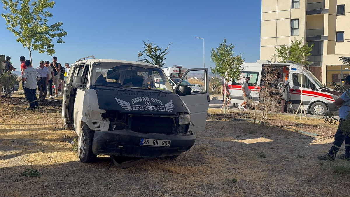 Eskişehir\'de Trafik Kazası: 6 Yaralı