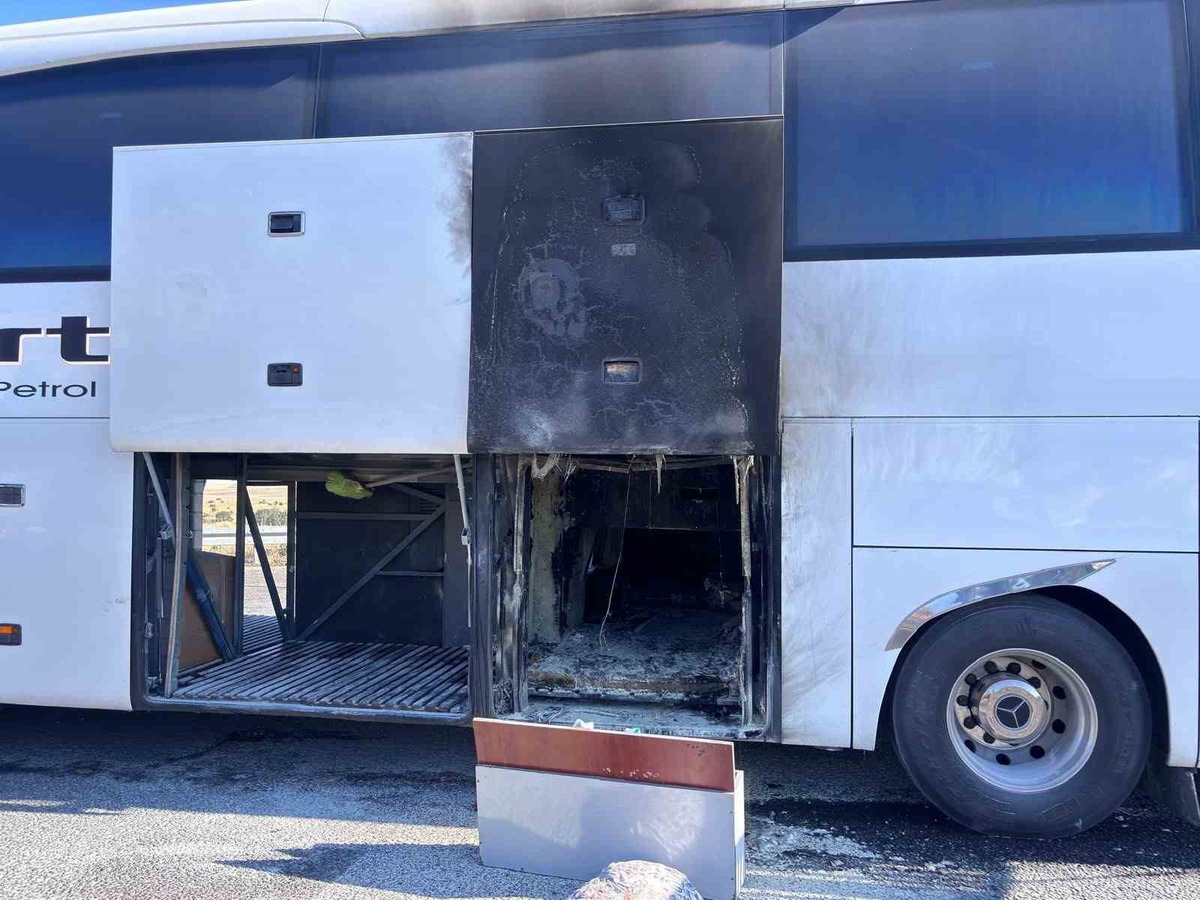 Eskişehir\'de Yolcu Otobüsünde Yangın