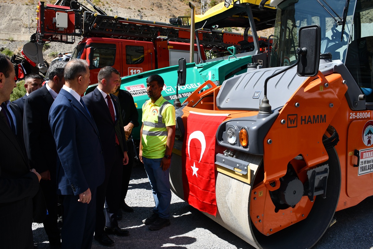 Hakkari\'ye 20 Yeni Araç ve İş Makinesi Hizmete Girdi