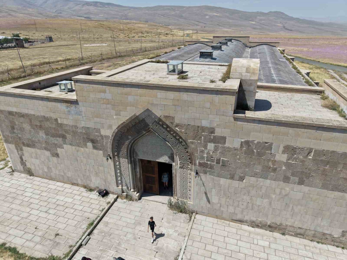 Tarihi Ejder Kervansarayı Iğdır\'da