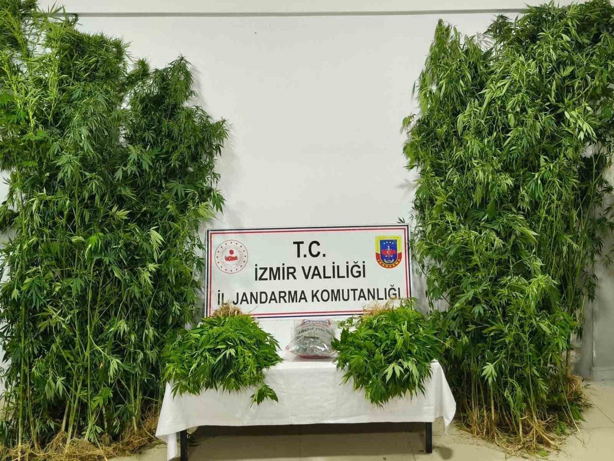 İzmir\'de Uyuşturucu Operasyonu: 3 Tutuklama