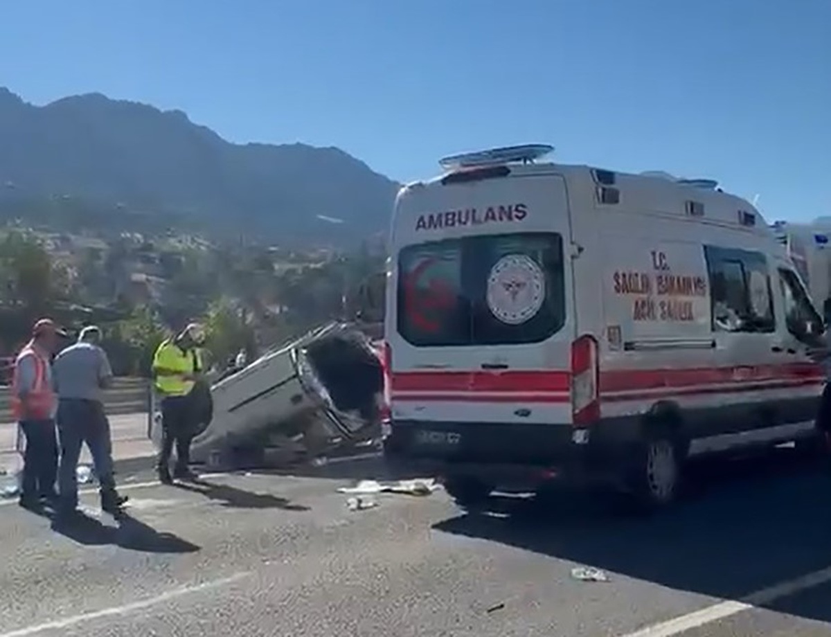 Göksun\'da Trafik Kazası: 1 Ölü, 4 Yaralı