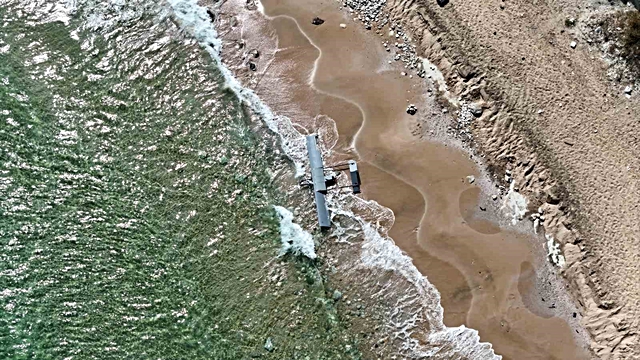 Karaburun Sahili'nde mühimmat yüklü olabileceği değerlendirilen İHA bulundu